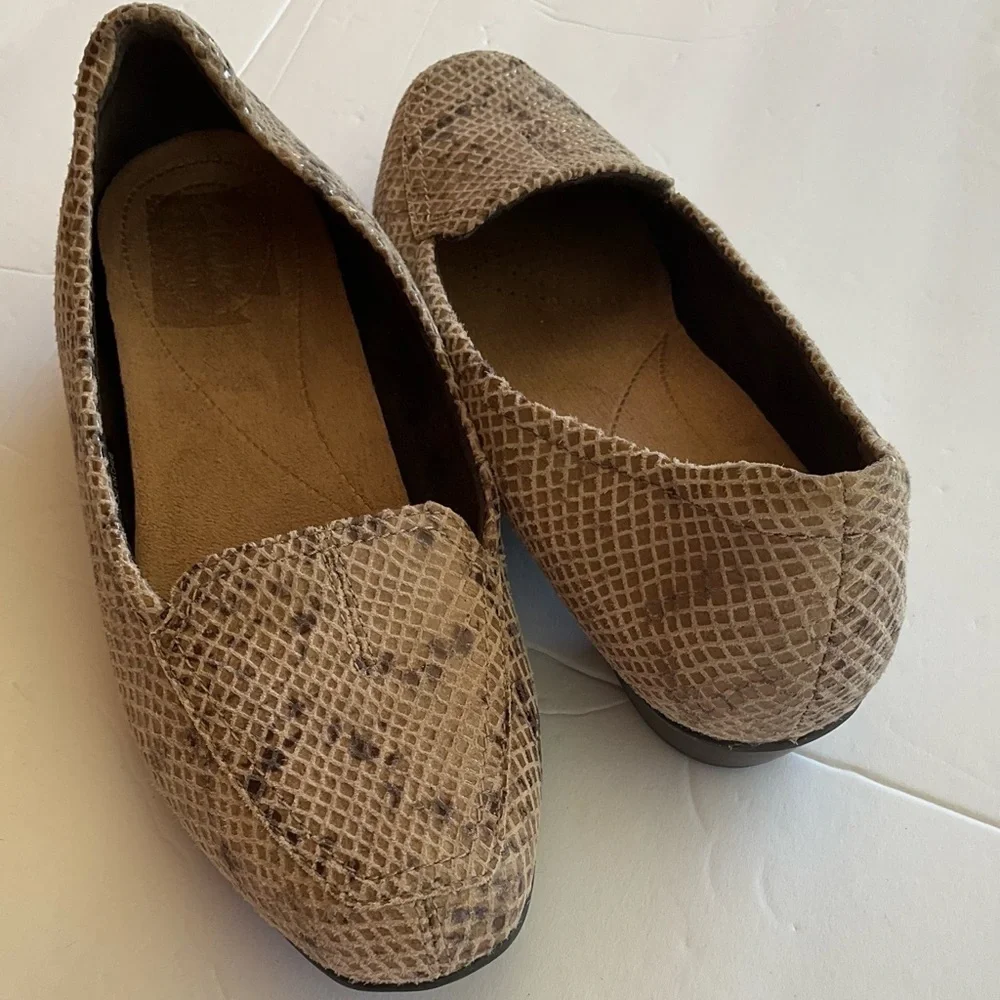 Clark’s Artisan Loafers Snakeskin Beige Brown 7M Flat Shoes